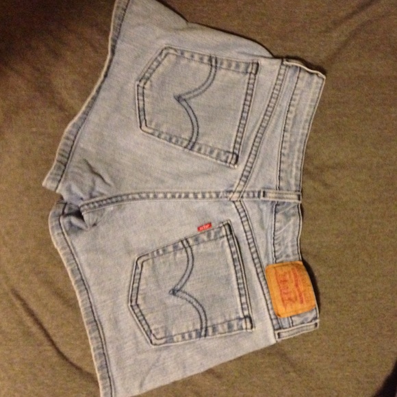 High waisted Levi shorts - Picture 2 of 2