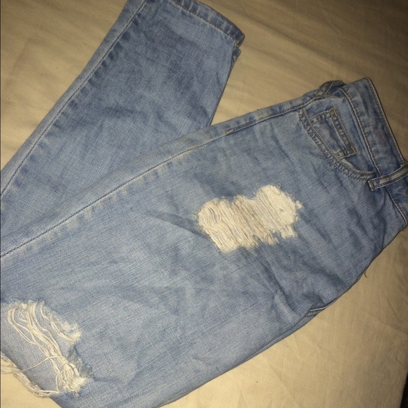 Distressed boyfriend jeans! F21!