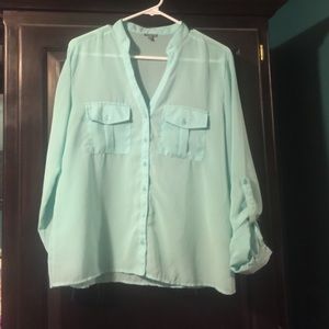 Mesh turquoise in color