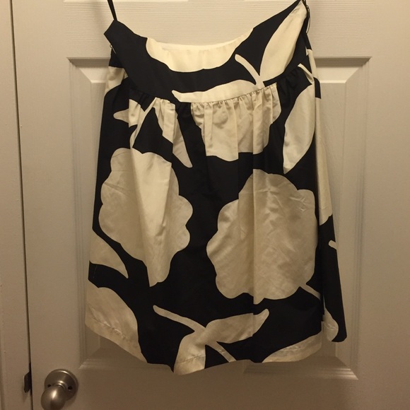 Lilly Pulitzer size 6 above knee length skirt.