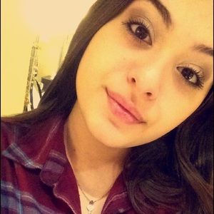 Meet your Posher, Selin