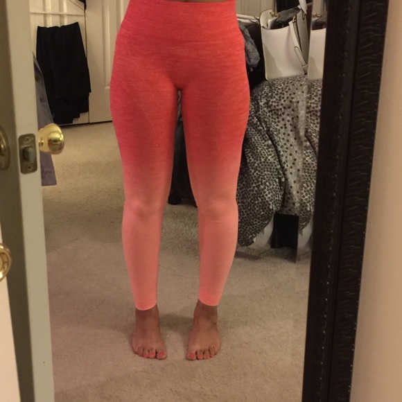 Ombré sports bra and Ombré coral pants - Picture 2 of 4