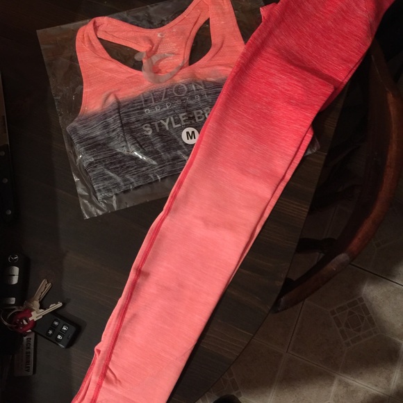 Ombré sports bra and Ombré coral pants - Picture 3 of 4