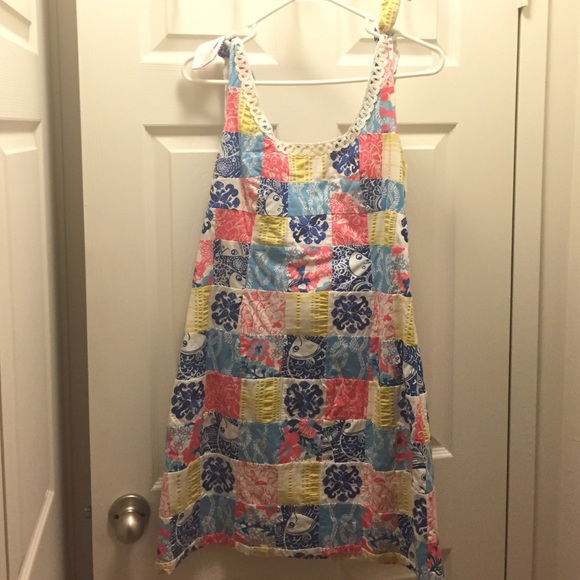 Lilly Pulitzer scoop neck dress with ties. Size 6