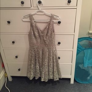 Worn once! Photographs beautifully