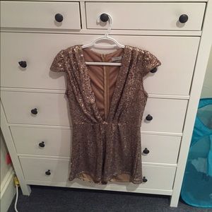 Worn once! Gorgeous and flattering.