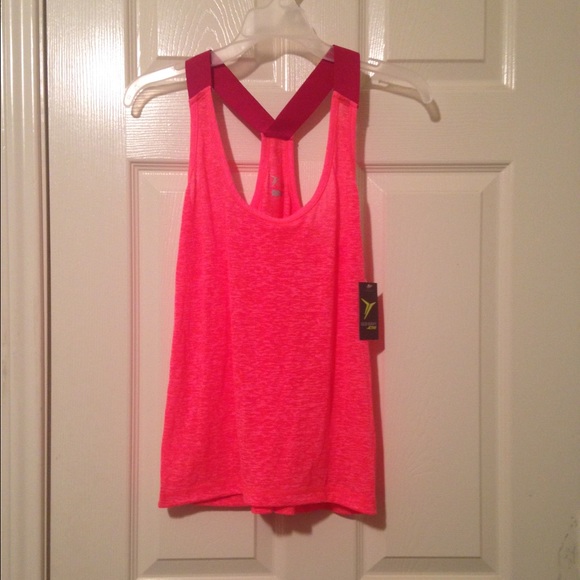 ❤️NEW! OLD NAVY Active Top! NWT!❤️