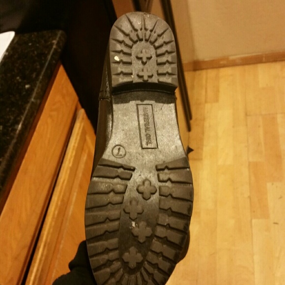 Boots - Picture 3 of 3