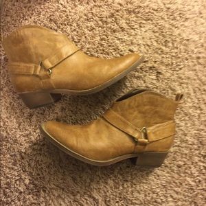 8 1/2 Coconuts ankle boot