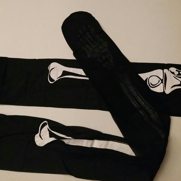 Skelteton Stockings - Picture 4 of 4