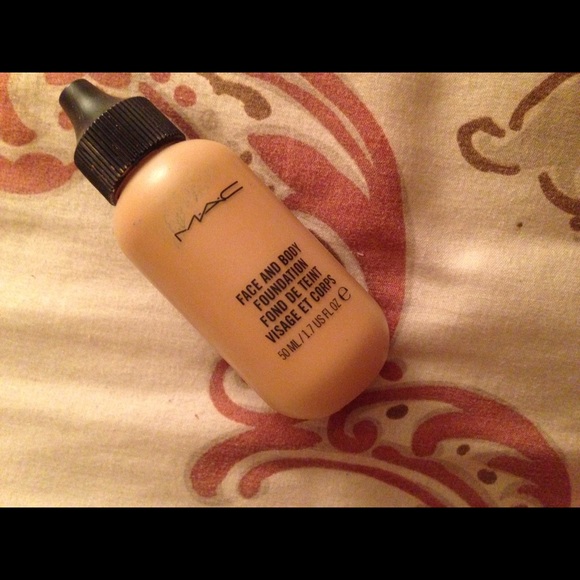 MAC Face & Body foundation