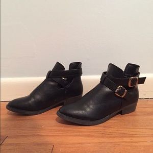Black flat booties