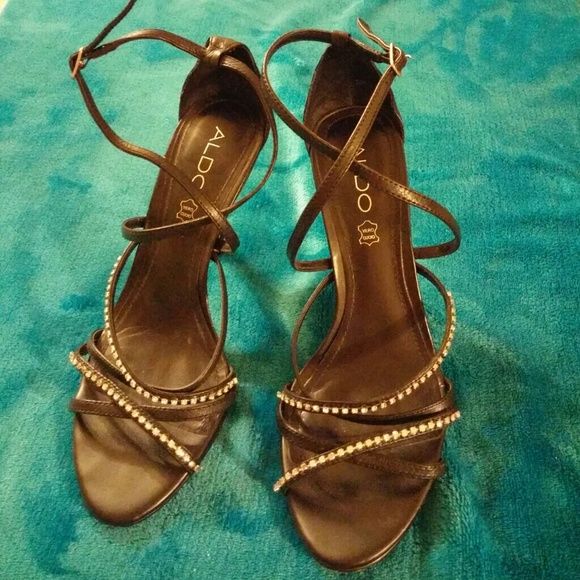 Black heels - Picture 1 of 3
