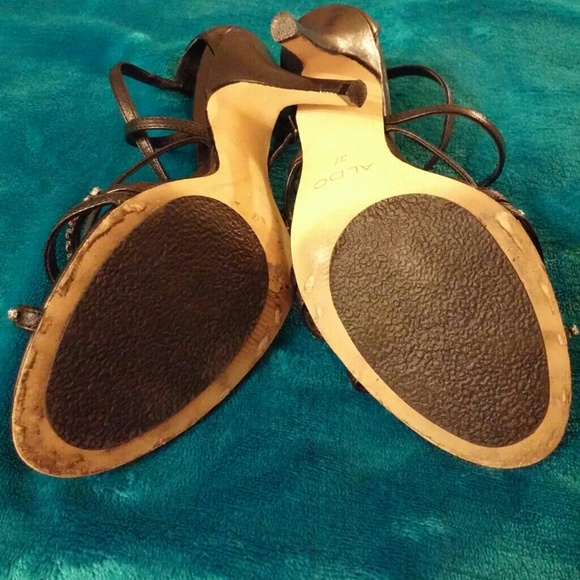 Black heels - Picture 3 of 3