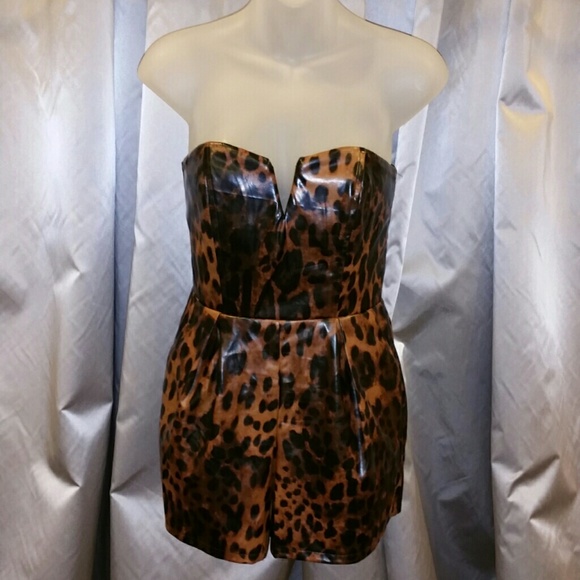 💋HP💋 Leopard print romper