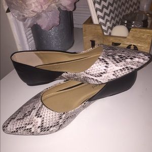 Duo tone black and snake skin flats