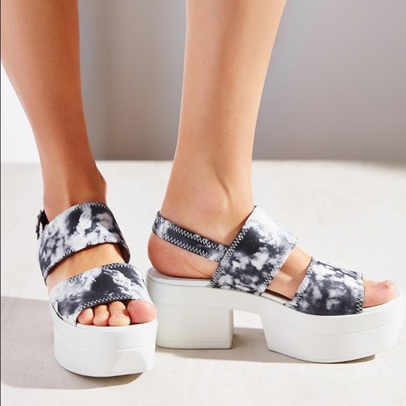 🎉🎉HP🎉🎉 Urban Outfitters Vagabond Gray Sandals - Picture 2 of 4