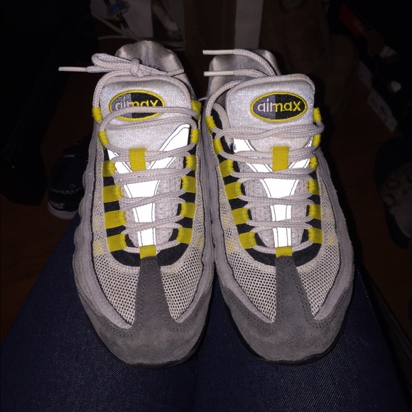 Nike Air sneakers size 4.5 in boys.