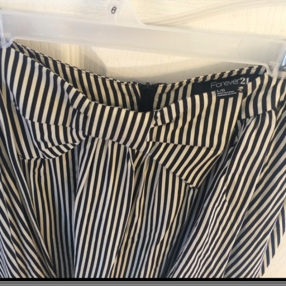 NWT F21 black&white striped bowtie skirt - Picture 2 of 3