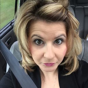 Meet your Posher, Debbie