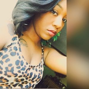 Meet your Posher, Yonna