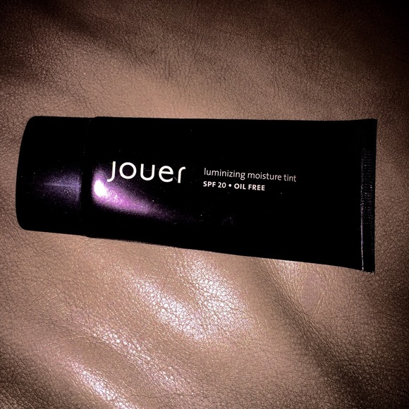 Jouer luminizing moisture tint.