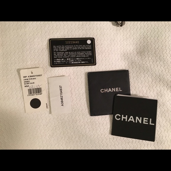 ❌SOLD❌ CHANEL Rodeo Drive XL Grand Shopping Hobo - Picture 4 of 4