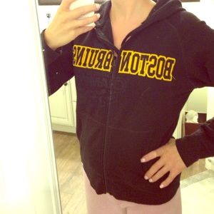 Boston Bruins zip up