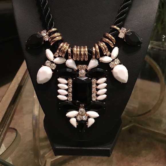 Statement necklace - Picture 2 of 3