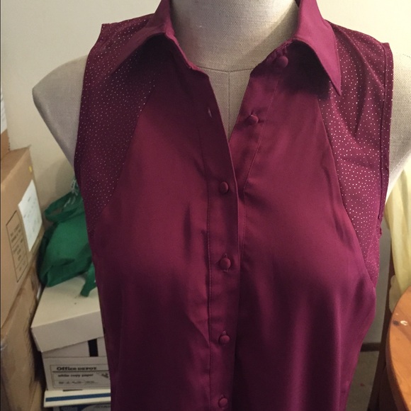 👄NWOT Purple 2B Bebe blouse with cutout back👄
