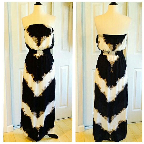 Mossimo Supply Co. Dresses & Skirts - MOSSIMO Chevron Print Maxi Dress