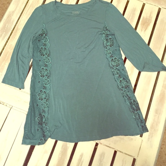 Lori Goldstein lacy top