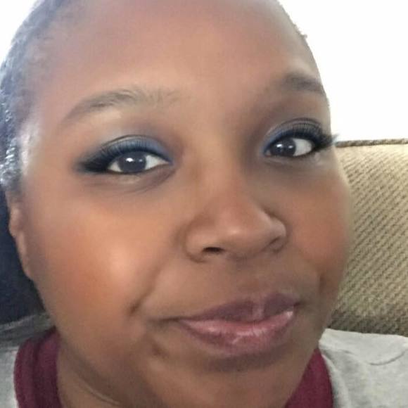 Meet your Posher, Latia