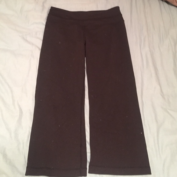 Lululemon crop capris (flare) - Picture 3 of 3