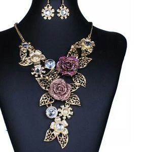 Beautiful necklace and earrings set