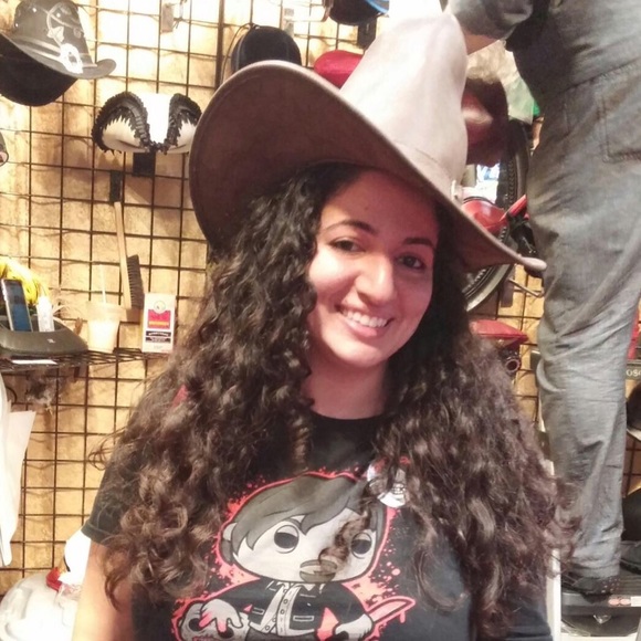 Meet your Posher, Anna - Picture 3 of 4