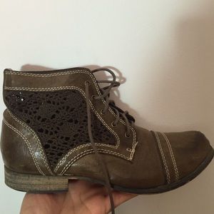 Lace boots