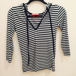 Love P&G Juicy Couture b/w v-neck sweater