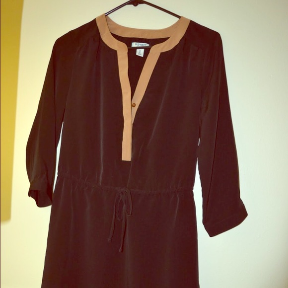 Tan and black xs old navy dress.
