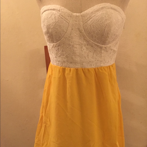👄NWOT Hi Lo Strapless dress👄