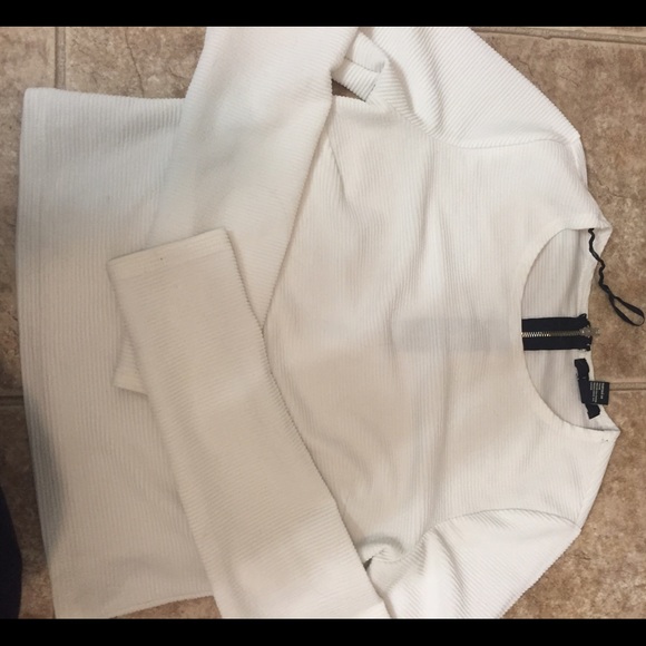 🐲white long sleeve crop top🐲