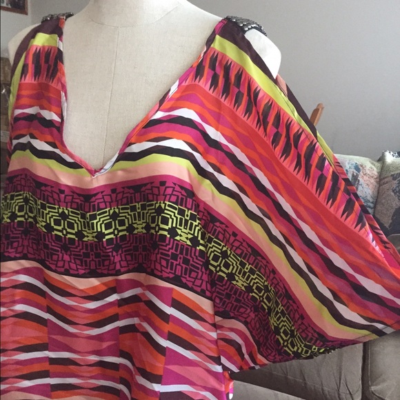 👄HOST PICK 01–22-18!! NWOTCold Shoulder Blouse 👄