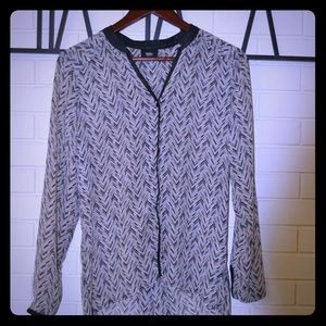 Black and white button up Mossimo Blouse.