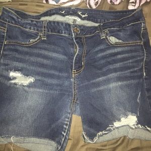 DISTRESSED/RIPPED SHORTS