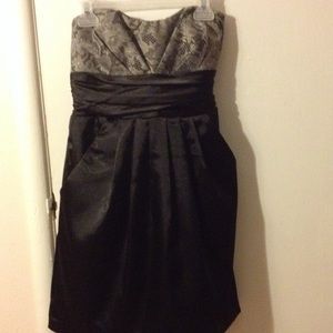 Strapless pocket dress