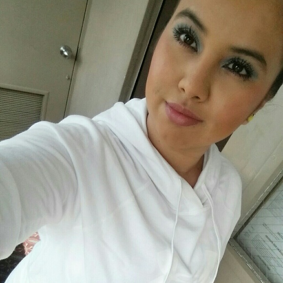 💄 - Picture 4 of 8