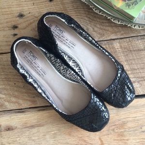 Practically new TOMS snakeskin Neiman Marcus flats