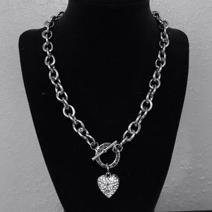 G by Guess. SHORT NECKLACE WITH RHINESTONE HEART