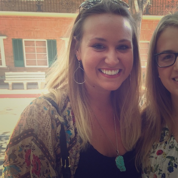 Meet your Posher, Hailey - Picture 2 of 7