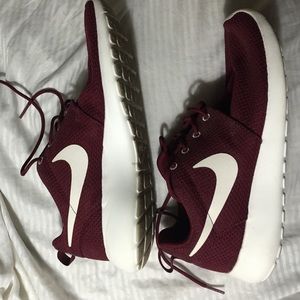 Nike Roshe Burgundy/Maroon